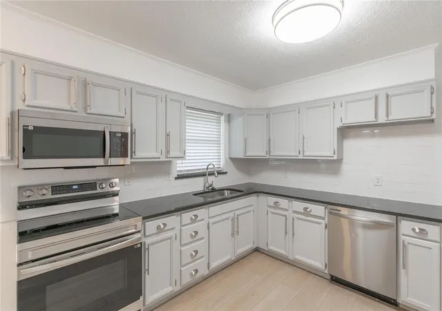 2nd image of 305 W Coe Dr, Oklahoma City, OK 73110 | MLS# 1191658