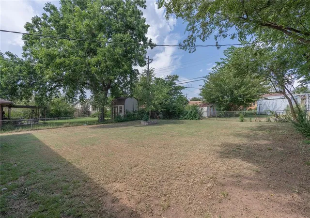 3rd image of 305 W Coe Dr, Oklahoma City, OK 73110 | MLS# 1191658