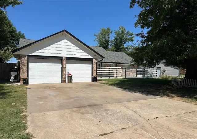 1st image of 1035 W Windsor Way, Mustang, OK 73064 | MLS# 1191697