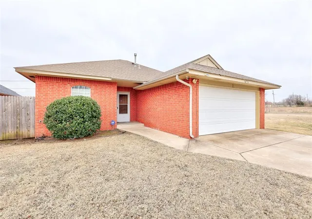 Photo 2 of Single family home for sale at 636 Nw 112th Street, Oklahoma City, OK 73114 | MLS# 1191734 | Listing updated on 2025-09-23