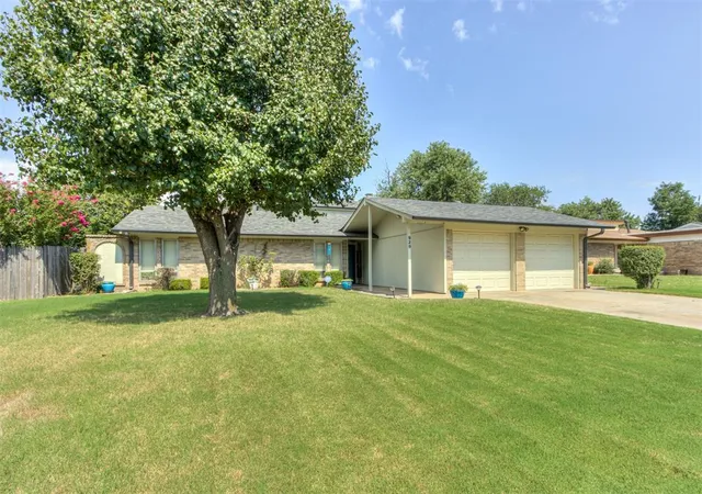 Photo 1 of Single family home for sale at 829 Nw 116th Ter, Oklahoma City, OK 73114 | MLS# 1191809 | Listing updated on 2026-01-08