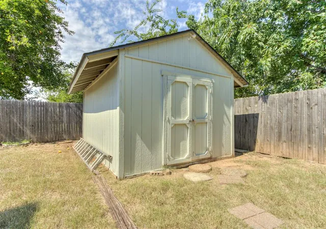 Photo 29 of Single family home for sale at 829 Nw 116th Ter, Oklahoma City, OK 73114 | MLS# 1191809 | Listing updated on 2026-01-08