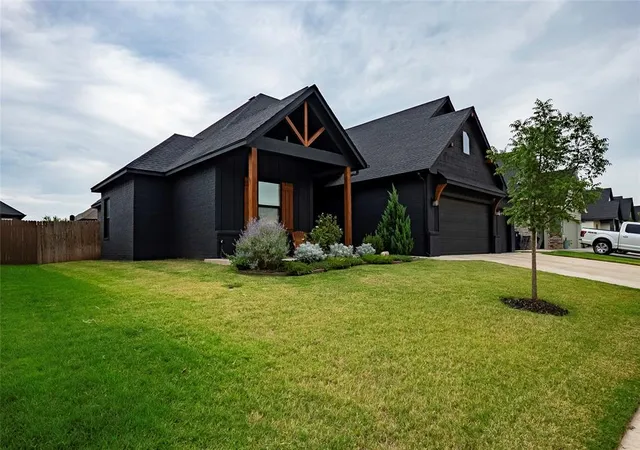 2nd image of 10712 N Two Lakes Dr, Yukon, OK 73099 | MLS# 1191898