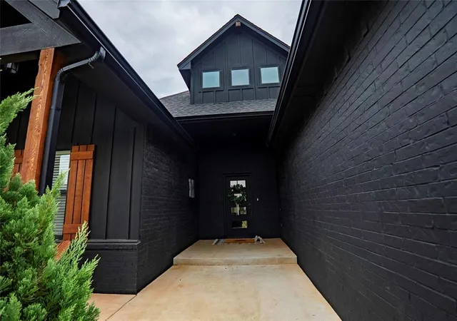 3rd image of 10712 N Two Lakes Dr, Yukon, OK 73099 | MLS# 1191898