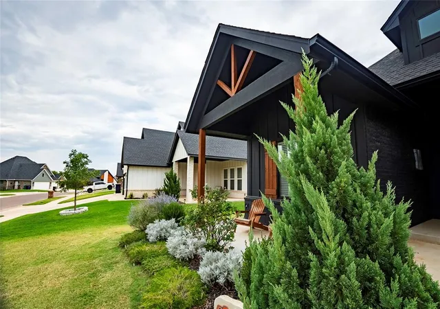 4th image of 10712 N Two Lakes Dr, Yukon, OK 73099 | MLS# 1191898