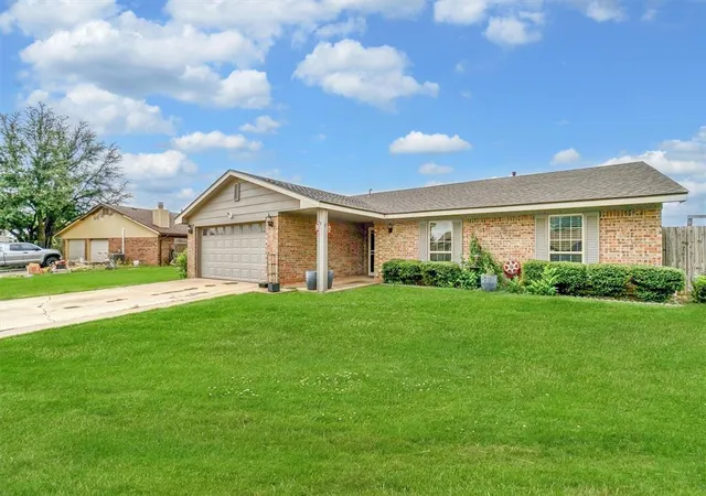 Photo 2 of Single family home for sale at 3509 E Prairie Dr, Altus, OK 73521 | MLS# 1191997 | Listing updated on 2026-02-01
