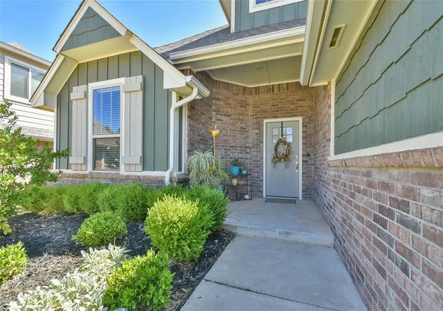 3rd image of 613 Side Track Rd, Yukon, OK 73099 | MLS# 1192038
