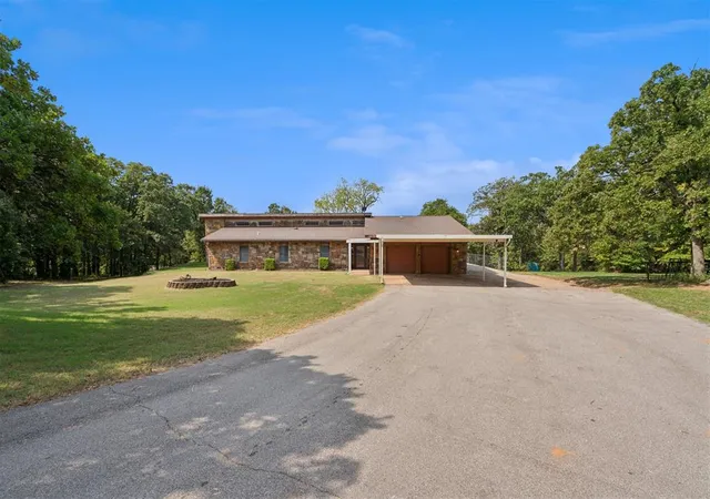 Photo 5 of Single family home for sale at 12721 Three Oaks Dr, Jones, OK 73049 | MLS# 1192045 | Listing updated on 2025-12-06