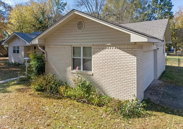 Homes for sale in Idabel, OK | 501 Se Ave J Ave, Idabel, OK 74745 | MLS# 1192518