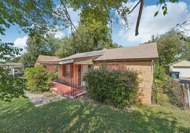 2nd image of 2101 Ne 18th St, Oklahoma City, OK 73111 | MLS# 1192527