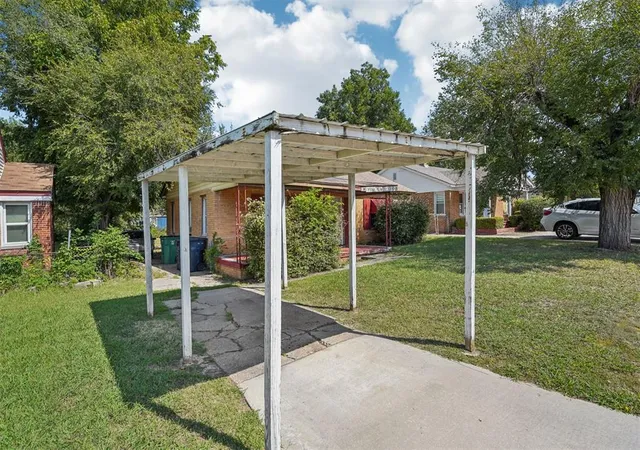 3rd image of 2101 Ne 18Th St, Oklahoma City, OK 73111 | MLS# 1192527