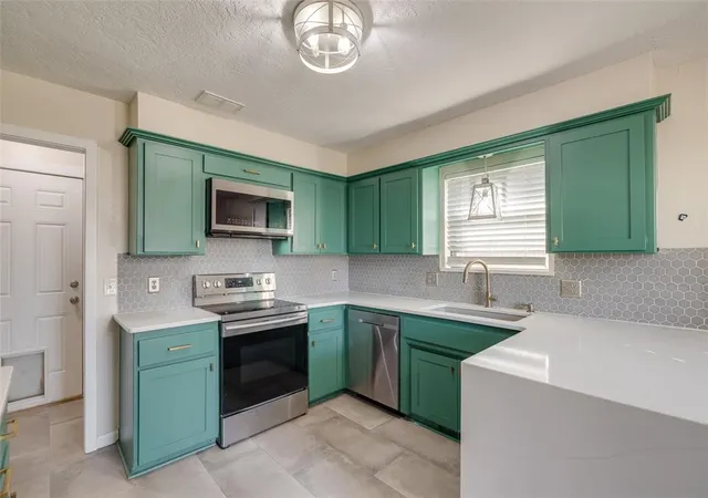 1st image of 10329 Kendal Ave, Yukon, OK 73099 | MLS# 1192548
