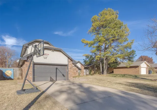 3rd image of 10329 Kendal Ave, Yukon, OK 73099 | MLS# 1192548