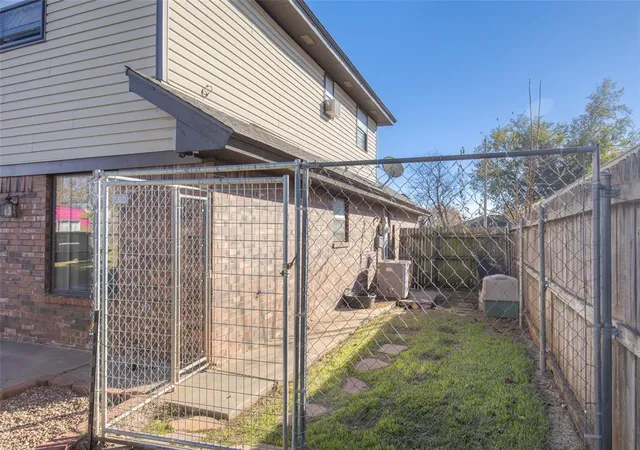 47th image of 10329 Kendal Ave, Yukon, OK 73099 | MLS# 1192548
