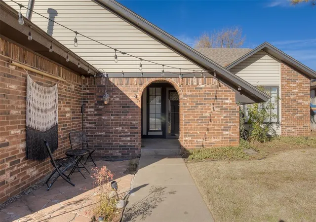5th image of 10329 Kendal Ave, Yukon, OK 73099 | MLS# 1192548