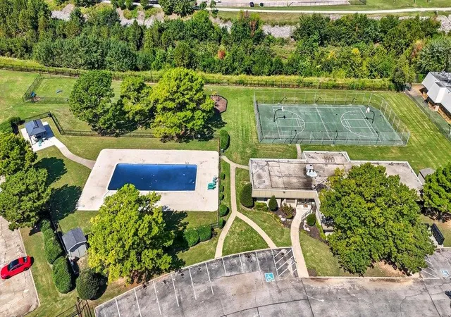 2nd image of 2211 E 67th St, Tulsa, OK 74136