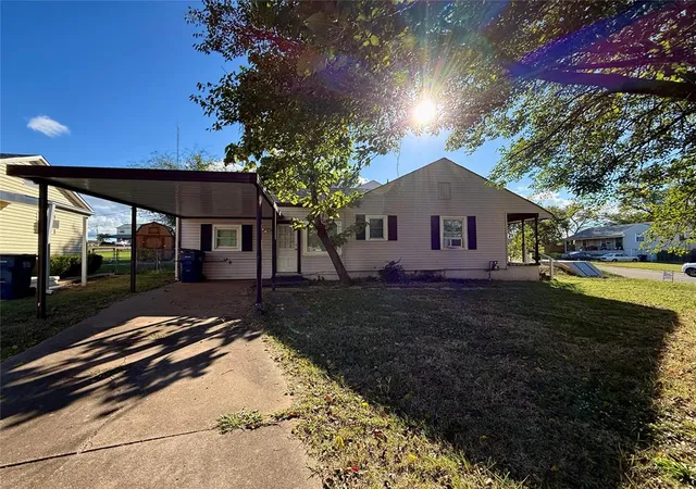 Photo 3 of Sale Pending at 608 Roosevelt St, Seminole, OK 74868 | MLS# 1192706 | Listing updated on 2026-10-05