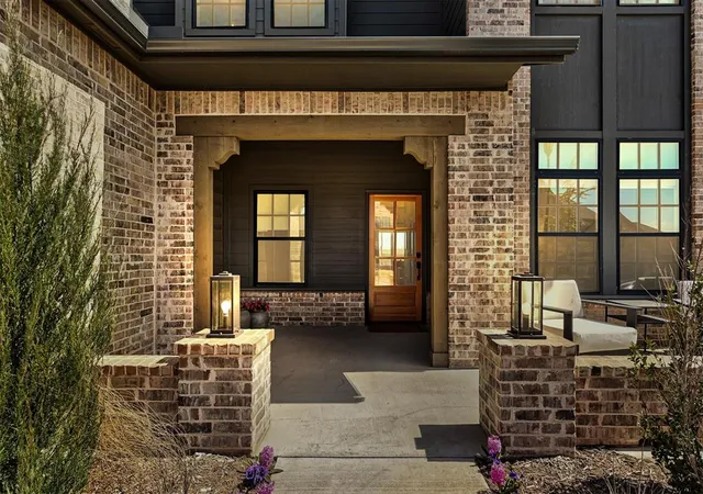 Photo 2 of Single family home for sale at 3824 Stone Hl Ln, Edmond, OK 73034 | MLS# 1192760 | Listing updated on 2025-11-30