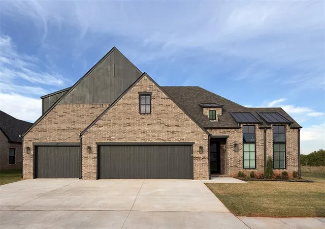 Single family home for sale at 18125 Youngs Ave, Edmond, OK 73159 | MLS# 1192975