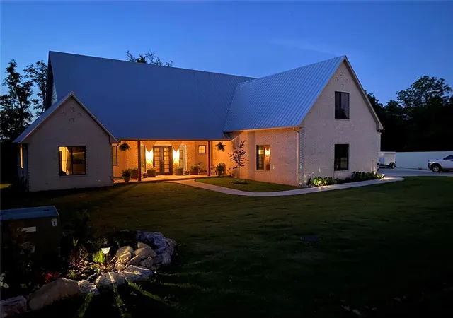 42nd image of 807 Colbert St, Tuttle, OK 73089 | MLS# 1193142