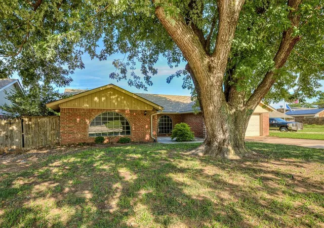 Photo 2 of Single Family Residence at 332 W Platt Dr, Yukon, OK 73099 | MLS# 1193361 | | Sold on 2025-12-04
