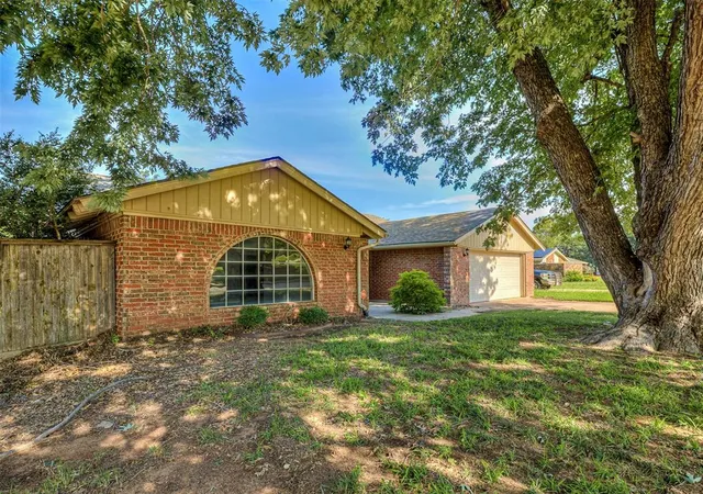 Photo 3 of Single Family Residence at 332 W Platt Dr, Yukon, OK 73099 | MLS# 1193361 | | Sold on 2025-12-04
