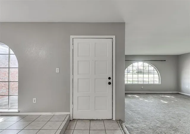 Photo 5 of Single Family Residence at 332 W Platt Dr, Yukon, OK 73099 | MLS# 1193361 | | Sold on 2025-12-04