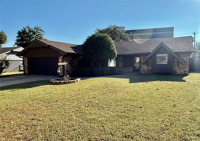 2nd image of 6428 N Harvard Ave, Oklahoma City, OK 73132 | MLS# 1193457