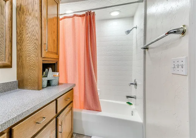 Listing Photo 2 - Condo for sale in building located at 6724 N Meridian Ave, Oklahoma City, OK 73116 - Unit #C