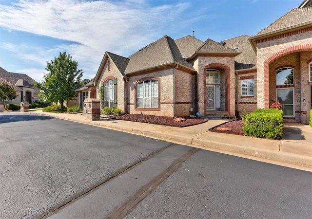 2nd image of 214 Boulevard Du Lac, Norman, OK 73071 | MLS# 1193561