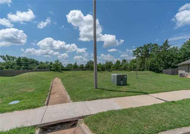 2nd image of 121 Saint Charles Way, Oklahoma City, OK 73130 | MLS# 1193759