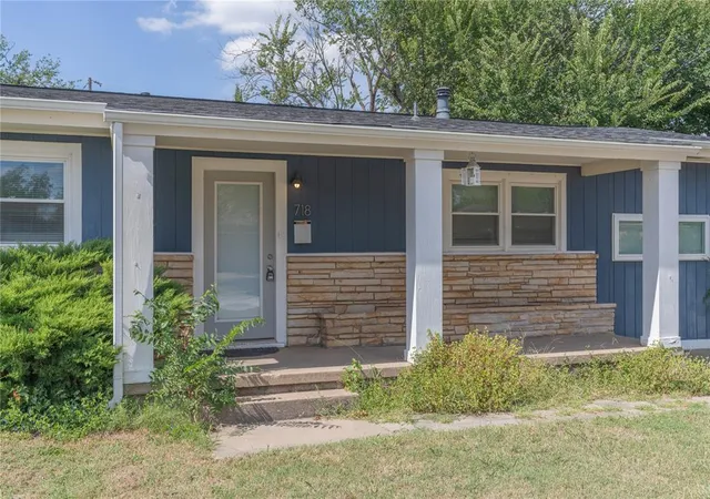 3rd image of 718 Highland Pkwy, Norman, OK 73069 | MLS# 1193777