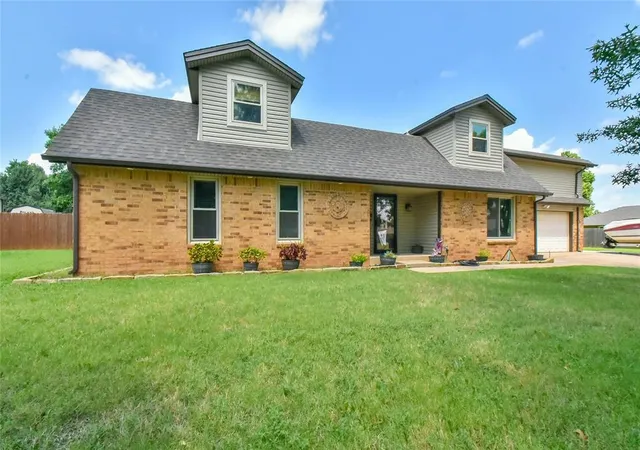 2nd image of 609 N Centennial Way, Mustang, OK 73064 | MLS# 1193929