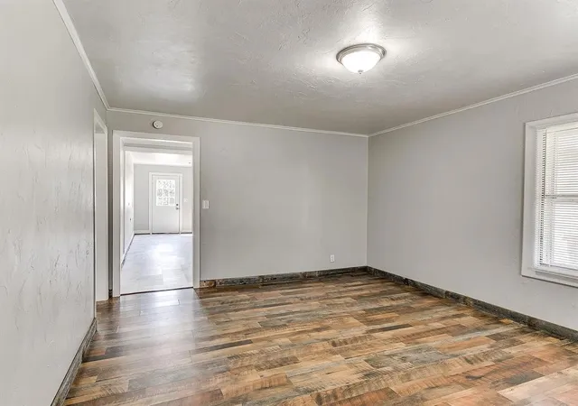 Photo 5 of Single Family Residence at 2933 Woodlawn Dr, Moore, OK 73160 | MLS# 1194063 | | Sold on 2025-11-21