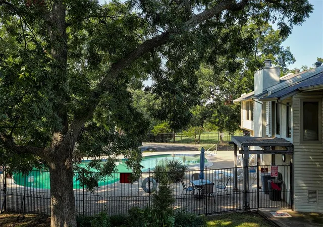 2nd image of 818 Cardinal Creek Blvd, Norman, OK 73072