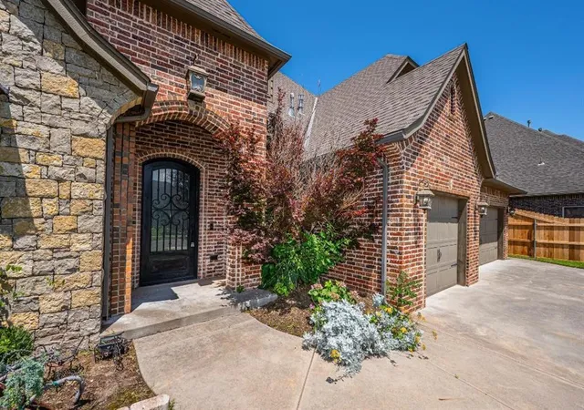 Photo 3 of Single Family Residence at 3205 Sycamore Dr, Moore, OK 73160 | MLS# 1194356 | | Sold on 2025-12-19