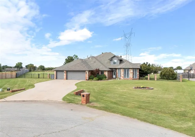 3rd image of 1045 Belmont Pl, Yukon, OK 73099 | MLS# 1194433