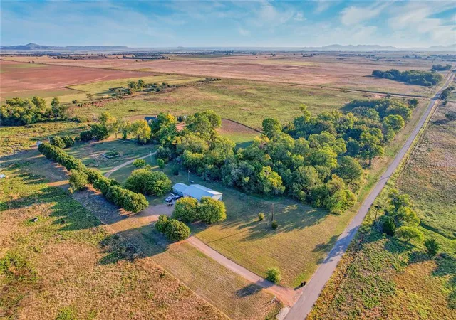 Homes for sale in Mangum, OK | 34706 E County Rd 1480, Mangum, OK 73554 | MLS# 1194639
