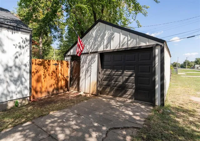 4th image of 100 N Donald Ave, El Reno, OK 73036 | MLS# 1194839