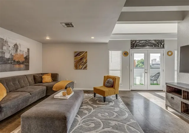 Photo 2 of Condo for sale at 901 Nw 7th St #206, Oklahoma City, OK 73106 | MLS# 1194944 | Listing updated on 2025-10-08