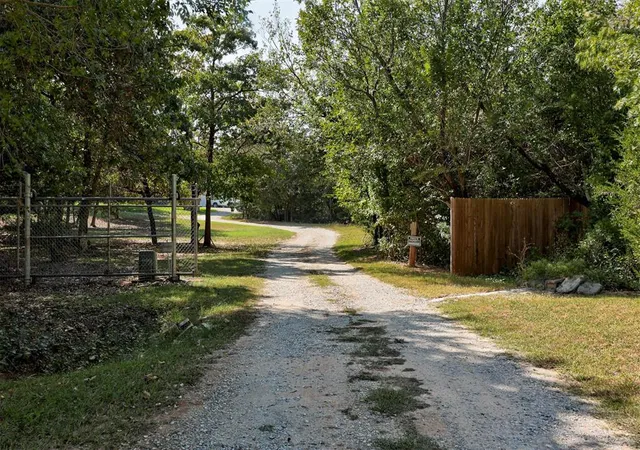 3rd image of 13001 R Rd, Edmond, OK 73034 | MLS# 1195044