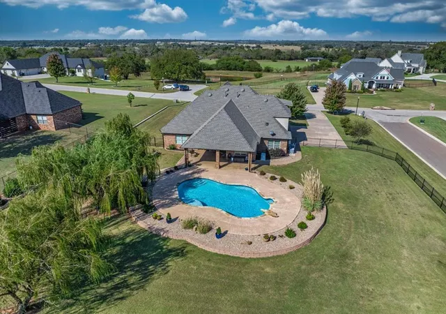 2nd image of 1582 N High Ridge Dr, Blanchard, OK 73010 | MLS# 1195077