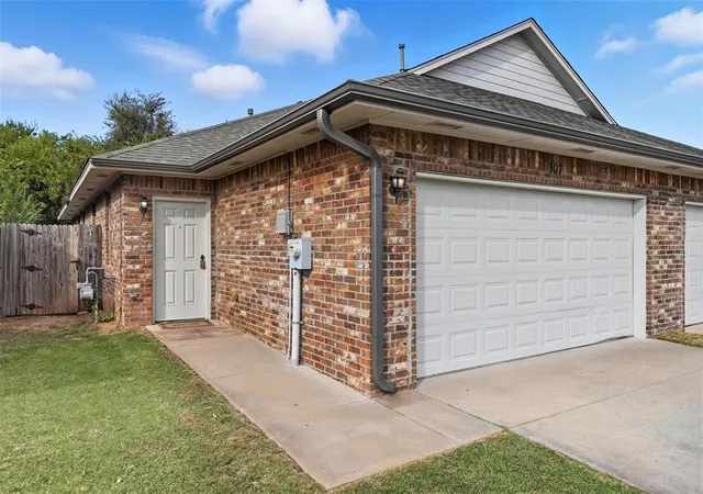 3rd image of 105 Ashley Dr, Edmond, OK 73003 | MLS# 1195198