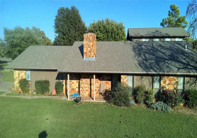 2nd image of 1805 Todd Estate Dr, Chickasha, OK 73018 | MLS# 1195280