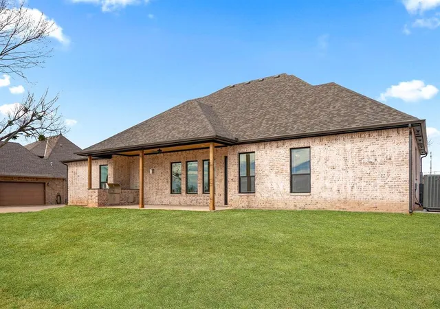 Photo 10 of Single family home for sale at 2217 Winter Creek Blvd, Blanchard, OK 73010 | MLS# 1195368 | Listing updated on 2025-12-06