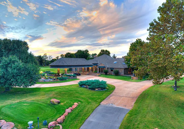 Photo 4 of Single family home for sale at 2605 Oakcrest Dr, Edmond, OK 73012 | MLS# 1195458 | Listing updated on 2026-08-31