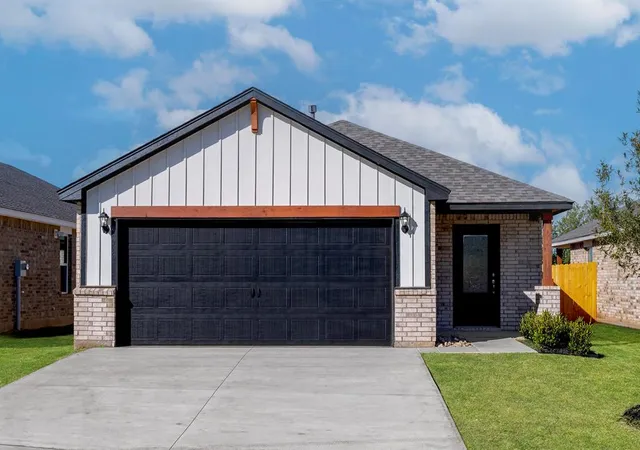 Photo 1 of Single family home for sale at 12712 Carrara Ln, Yukon, OK 73099 | MLS# 1195480 | Listing updated on 2026-02-20
