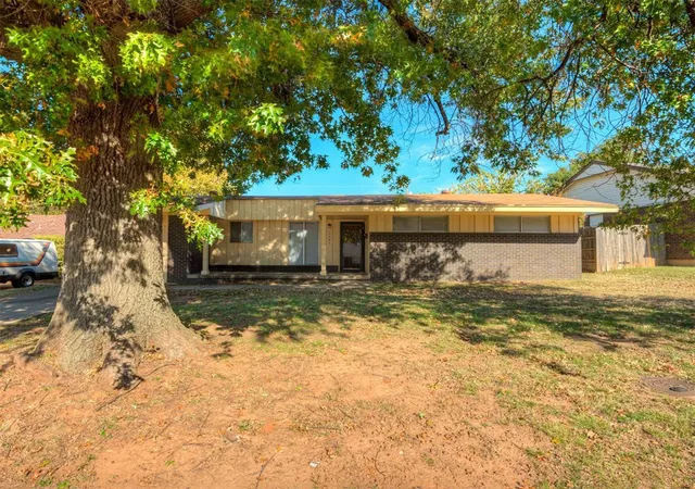 1st image of 1021 W Woodcrest Dr, Oklahoma City, OK 73110 | MLS# 1195854