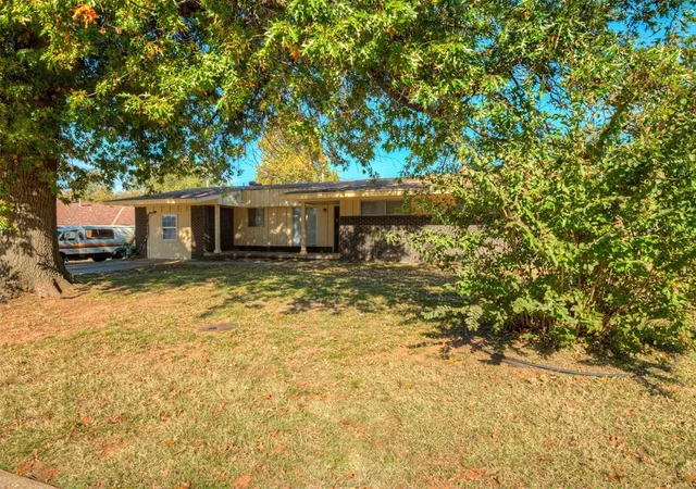 2nd image of 1021 W Woodcrest Dr, Oklahoma City, OK 73110 | MLS# 1195854
