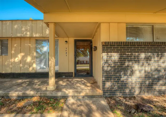 5th image of 1021 W Woodcrest Dr, Oklahoma City, OK 73110 | MLS# 1195854